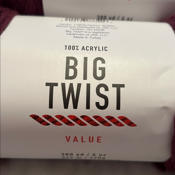 Big Twist Value Fig yarn 2 skeins - Picture 6 of 6